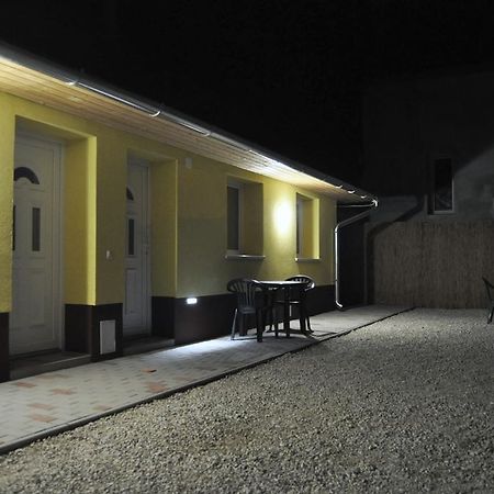 Csongradi Vendegvaro Apartmanok, Szarka Haz Exteriér fotografie